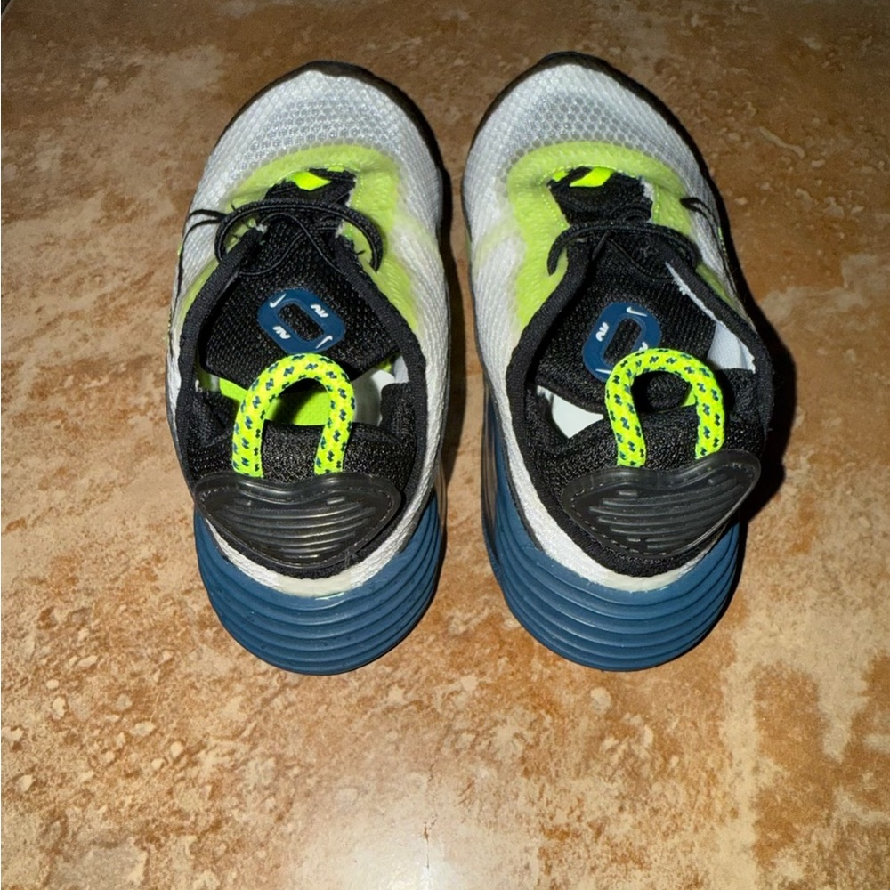 Kids Nike Air Size 9c White and Neon Green yellow athletic Shoes - Picture 3 of 4